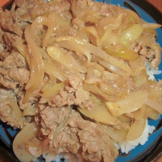 牛肉のピリ辛マヨ炒め丼